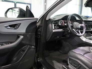 Audi Q8 TFSI E 55 E Quattro — photo 13