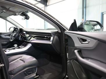 Audi Q8 TFSI E 55 E Quattro — photo 19