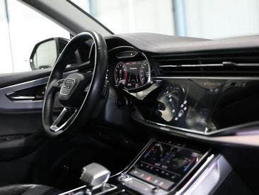 Audi Q8 TFSI E 55 E Quattro — photo 22