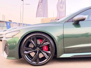 Audi RS7 — photo 9