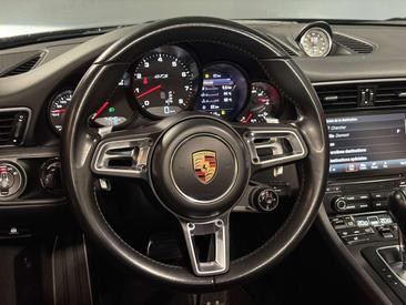Porsche 911 Carrera 4 GTS — photo 9