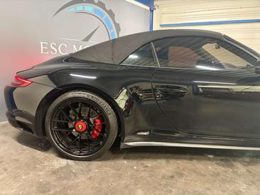 Porsche 911 Carrera 4 GTS — photo 24