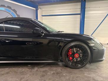 Porsche 911 Carrera 4 GTS — photo 25