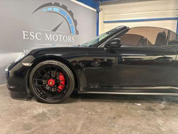 Porsche 911 Carrera 4 GTS — photo 26