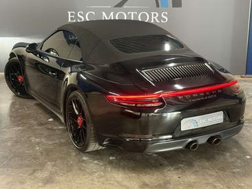 Porsche 911 Carrera 4 GTS — photo 30
