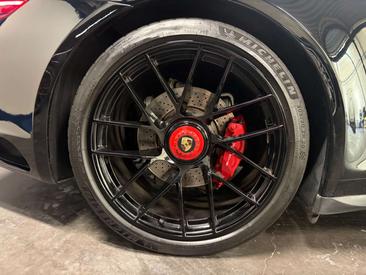 Porsche 911 Carrera 4 GTS — photo 34