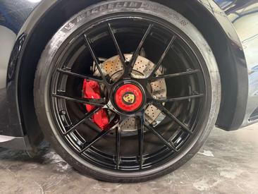 Porsche 911 Carrera 4 GTS — photo 36
