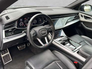Audi Q8 S Line 55 TFSI — photo 12