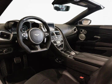 Aston Martin DBS Superleggera V12 — photo 3