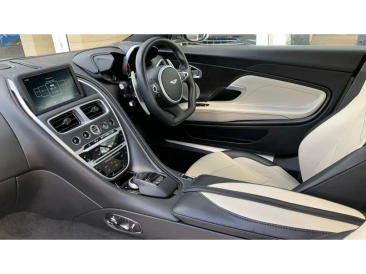 Aston Martin DBS Superleggera V12 — photo 28