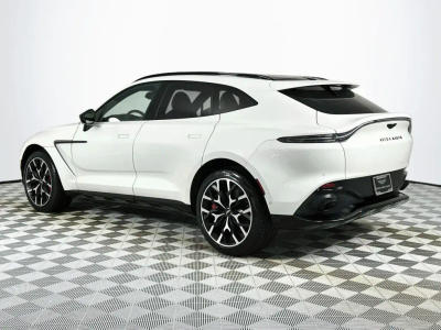 Aston Martin DBX V8