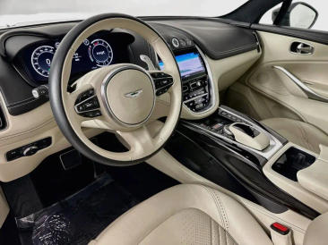 Aston Martin DBX V8 — photo 3