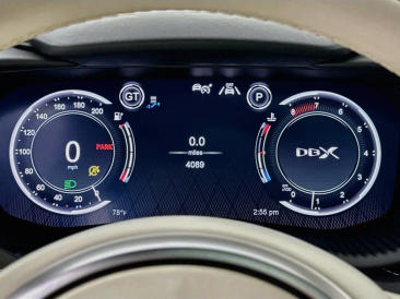 Aston Martin DBX V8 — photo 6