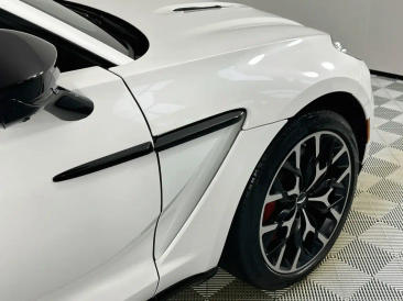 Aston Martin DBX V8 — photo 9