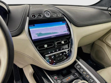 Aston Martin DBX V8 — photo 10