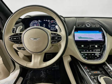Aston Martin DBX V8 — photo 11