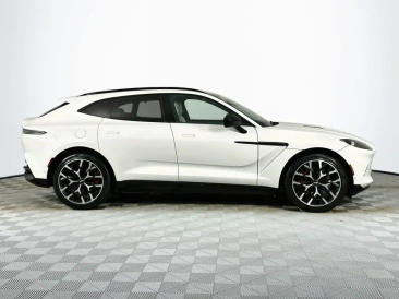 Aston Martin DBX V8 — photo 14