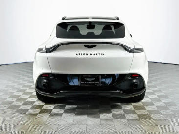 Aston Martin DBX V8 — photo 16