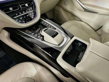 Aston Martin DBX V8 — photo 18