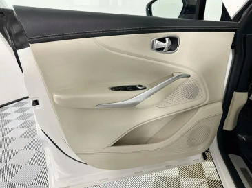 Aston Martin DBX V8 — photo 19