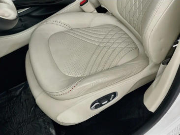 Aston Martin DBX V8 — photo 21
