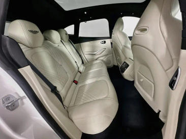Aston Martin DBX V8 — photo 28