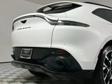 Aston Martin DBX V8 — photo 33
