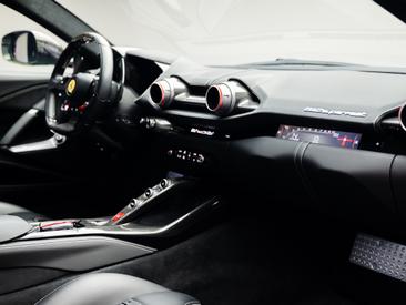 Ferrari 812 Superfast — photo 21