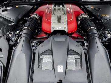 Ferrari 812 Superfast — photo 27