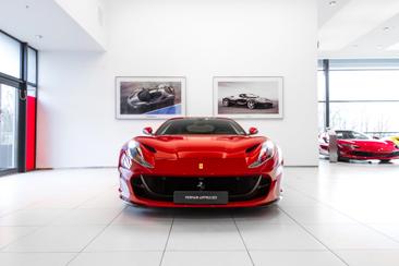 Ferrari 812 Superfast — photo 2