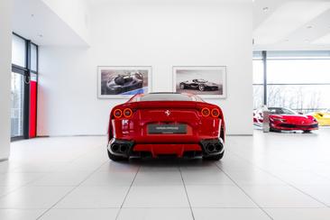 Ferrari 812 Superfast — photo 4