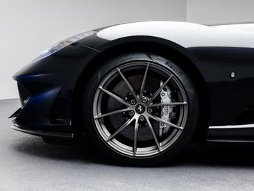 Ferrari 812 Superfast — photo 31