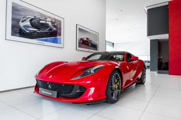 Ferrari 812 Superfast — photo 30