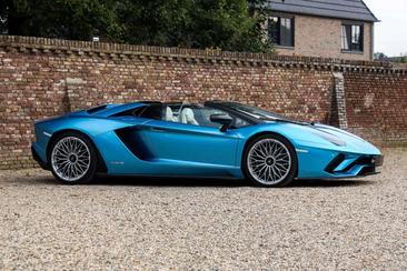 Lamborghini Aventador S Roadster — photo 32