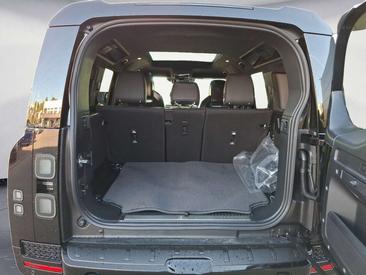 Land Rover Defender 110 P635 — photo 14
