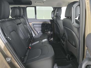 Land Rover Defender 110 P400e — photo 3