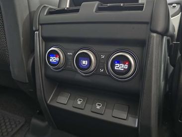 Land Rover Defender 110 P400e — photo 4