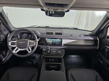 Land Rover Defender 110 P400e — photo 5