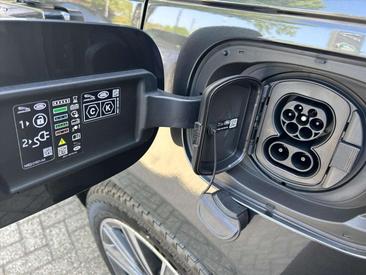 Land Rover Range Rover P550e — photo 10