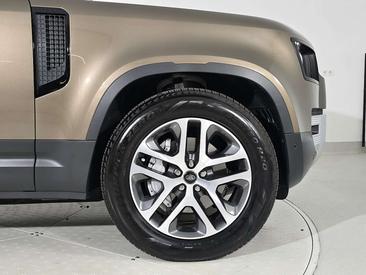 Land Rover Defender 110 P400e — photo 7