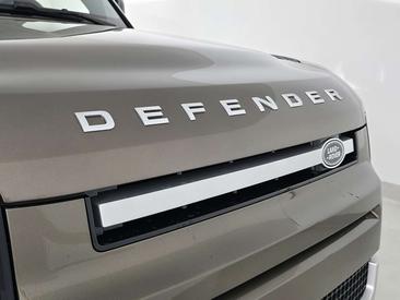 Land Rover Defender 110 P400e — photo 9