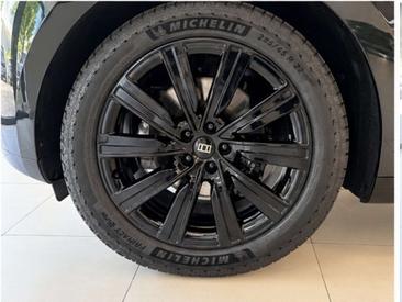 Land Rover Range Rover P460e — photo 4