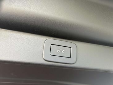 Land Rover Range Rover P550e — photo 14