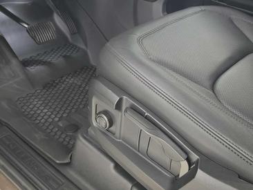 Land Rover Defender 110 P400e — photo 12