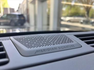 Land Rover Range Rover P550e — photo 18