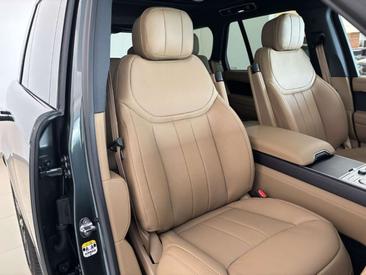 Land Rover Range Rover P460e — photo 9