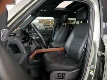 Land Rover Defender 110 P400e — photo 7