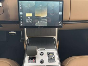 Land Rover Range Rover P460e — photo 11