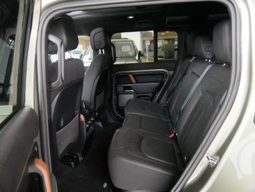 Land Rover Defender 110 P400e — photo 8