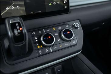 Land Rover Defender 110 D250 — photo 12